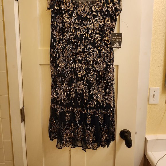 Dress - Picture 2 of 2